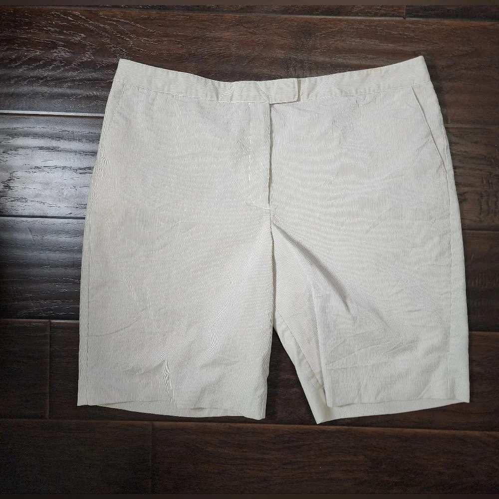 Jaclyn Smith Ladies Khaki Chino Shorts